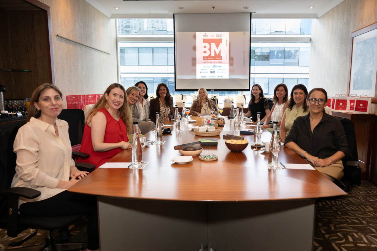 Evento de Mujeres Líderes con CEOs, ejecutivas y referentes empresariales durante un encuentro de liderazgo femenino y networking corporativo en Buenos Aires.